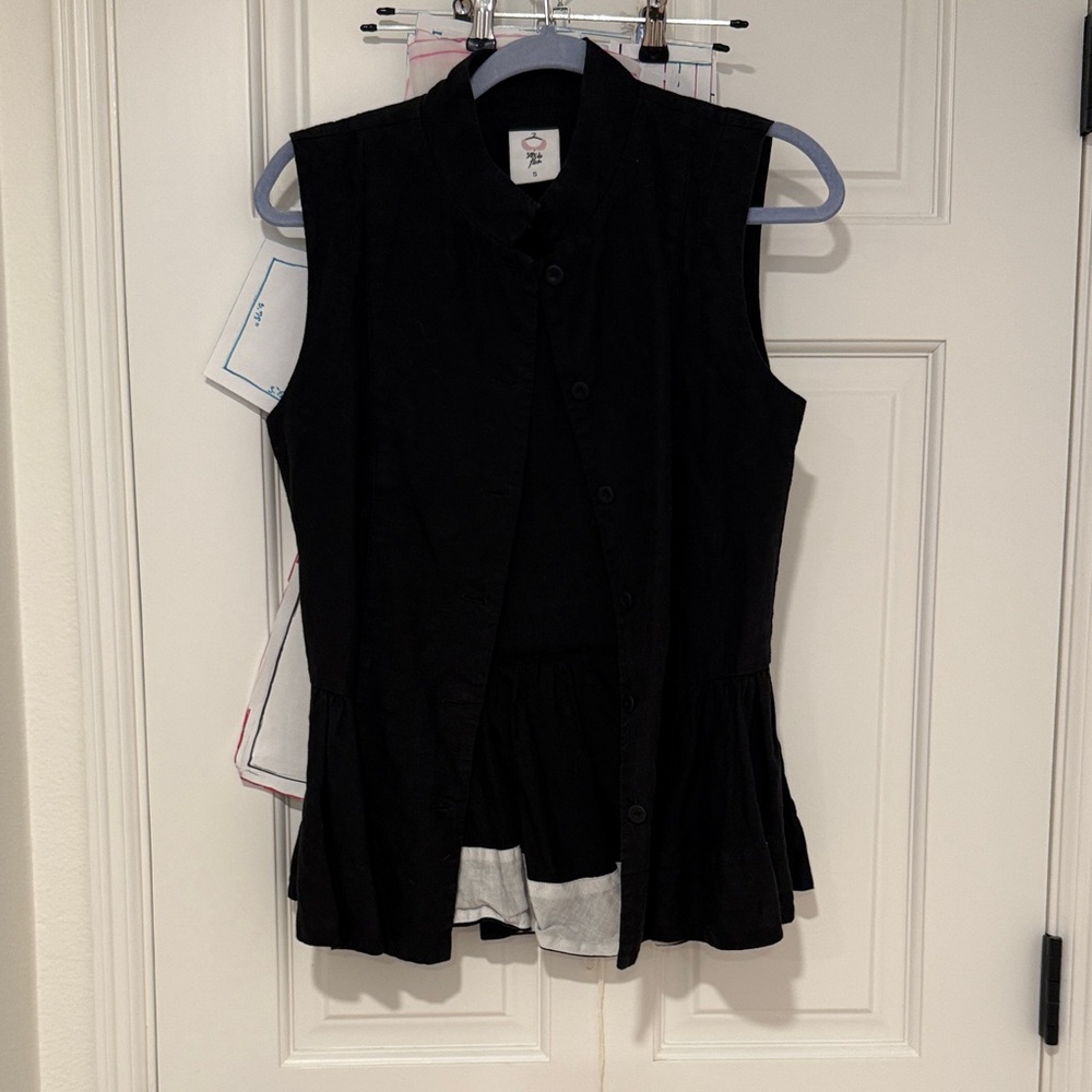 Son de flor peplum vest in black, size S